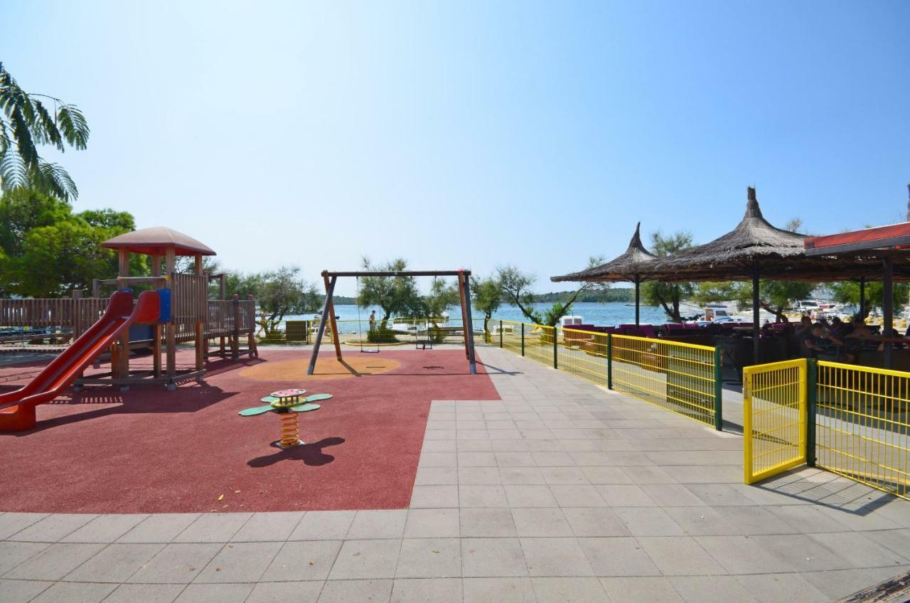 Apartment Canada Dream Vacation Srima Exterior foto